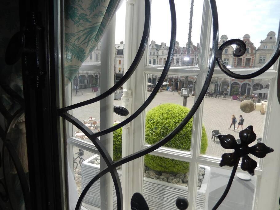 Le 31 Au Coeur Des Places Arras Exterior photo
